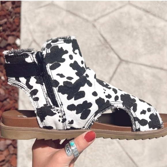 Very G Libra Black Cow Animal Print Western Sandals Shoes Size 7 - Picture 3 of 7